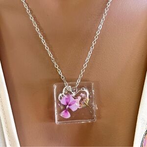 Pretty pastel flower necklace